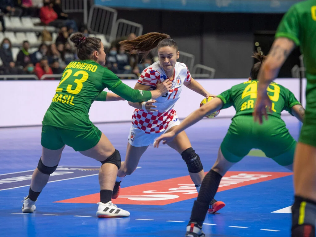 Seleção feminina do Brasil vence na estreia do Campeonato Mundial de Vôlei