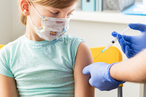 Imagem Ilustrando a Notícia: Queiroga afirma que imunização de crianças contra a Covid-19 serão mediante prescrição médica