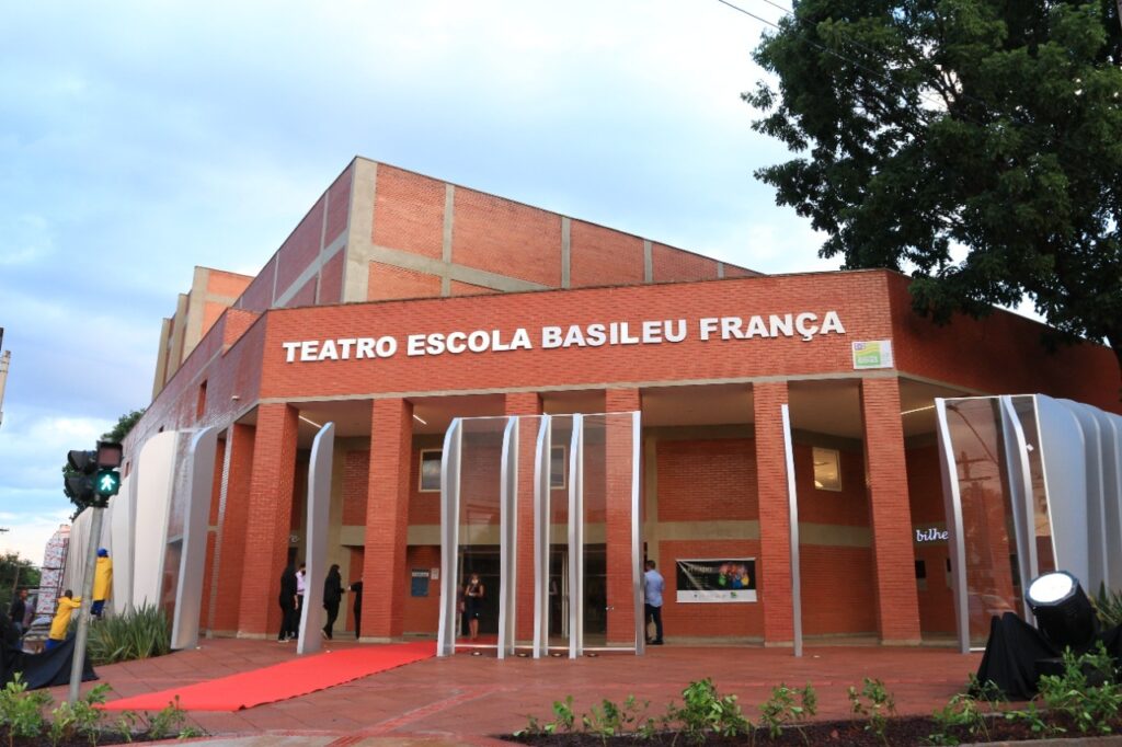 Imagem Ilustrando a Notícia: Após reforma, Basileu França sedia seletiva brasileira de bailarinos para evento internacional