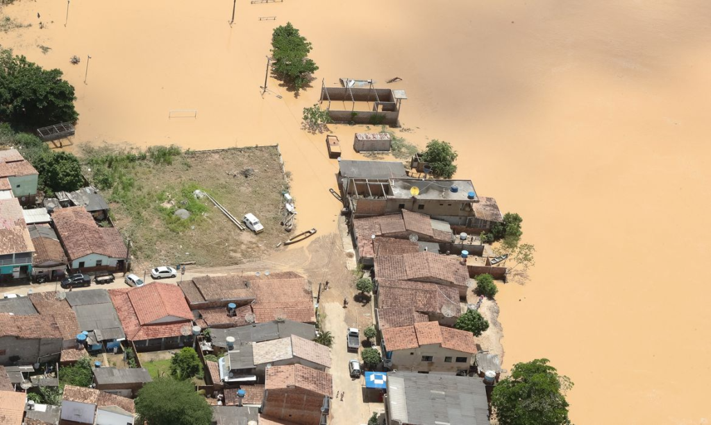 Imagem Ilustrando a Notícia: Governo federal anuncia crédito de R$ 700 milhões para estados afetados pelas fortes chuvas