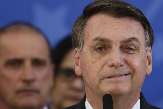 Imagem Ilustrando a Notícia: Bolsonaro pretende cobrar autorização dos pais e receita médica para vacinar crianças