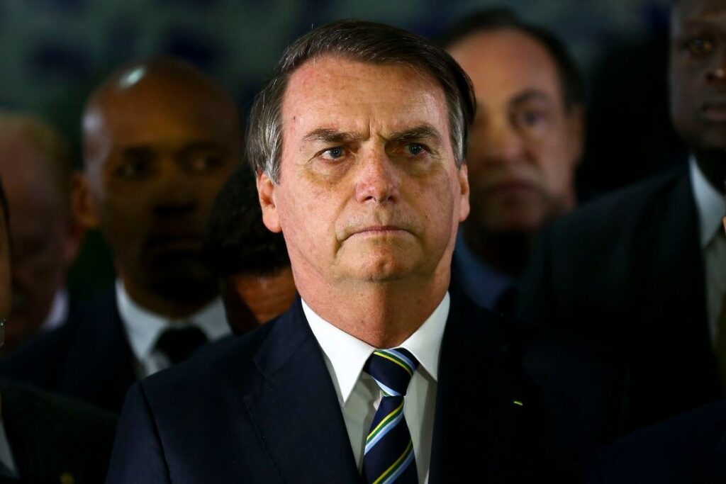 Imagem Ilustrando a Notícia: Justiça proíbe governo federal de usar redes sociais e canais oficiais para promover Bolsonaro