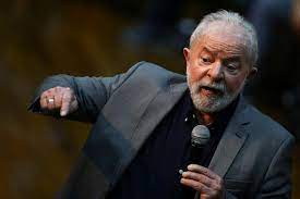 Imagem Ilustrando a Notícia: Ex-presidente Lula venceria no primeiro turno a eleição a presidencial, mostra pesquisa do Ipec