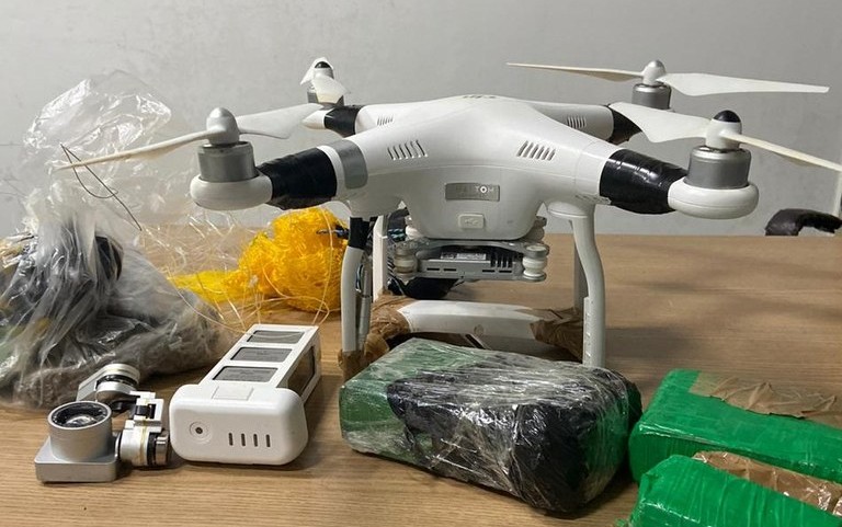 Imagem Ilustrando a Notícia: Polícia desarticula grupo que usava drones para entregar celulares a presos de Aparecida