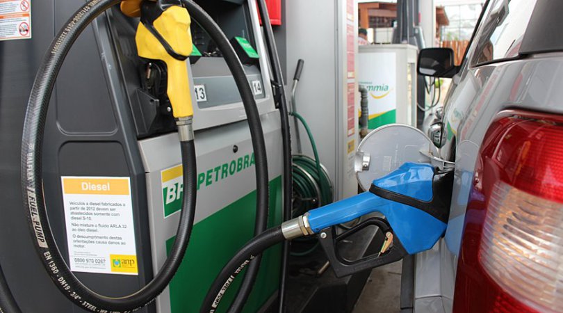 Imagem Ilustrando a Notícia: Petrobras anuncia novos preços da gasolina e do diesel; tarifas passam a valer amanhã (11)