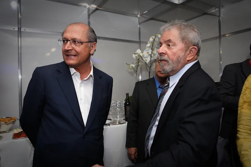Imagem Ilustrando a Notícia: Possível chapa Lula-Alckmin pode dificultar aliança do PT com outros partidos de esquerda