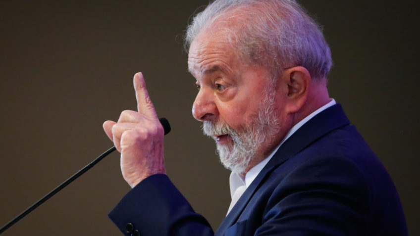 Imagem Ilustrando a Notícia: Fui condenado porque Moro e MP mentiram, diz Lula após arquivamento de processo sobre triplex
