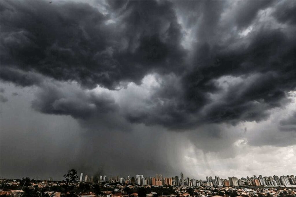 Imagem Ilustrando a Notícia: Fim de semana promete ser nublado e chuvoso; confira a previsão do tempo