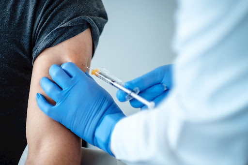 Imagem Ilustrando a Notícia: Vacinação itinerante contra a Covid-19 estará na Região da 44 durante a próxima semana