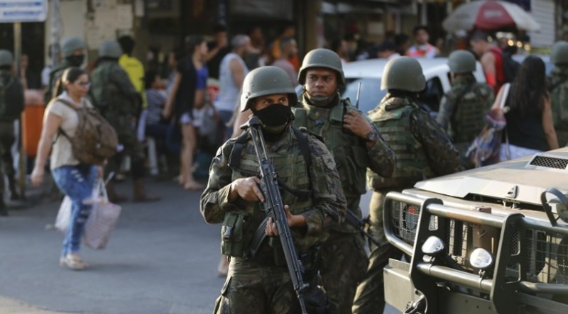 Imagem Ilustrando a Notícia: Onze deputados goianos votaram a favor de intervenção na segurança carioca