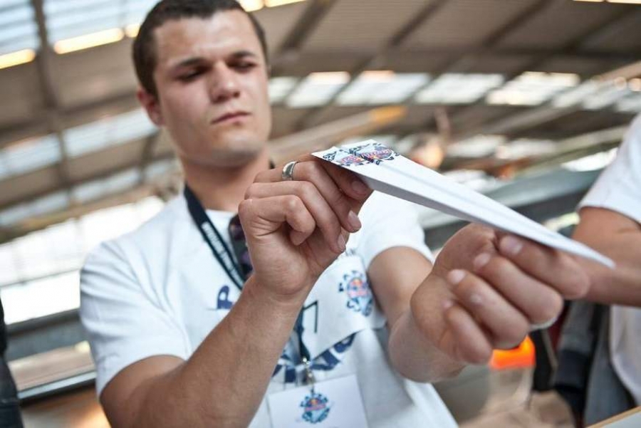 Imagem Ilustrando a Notícia: Asas da imaginação: Goiânia sedia seletiva do maior Campeonato Mundial de Aviãozinho de Papel