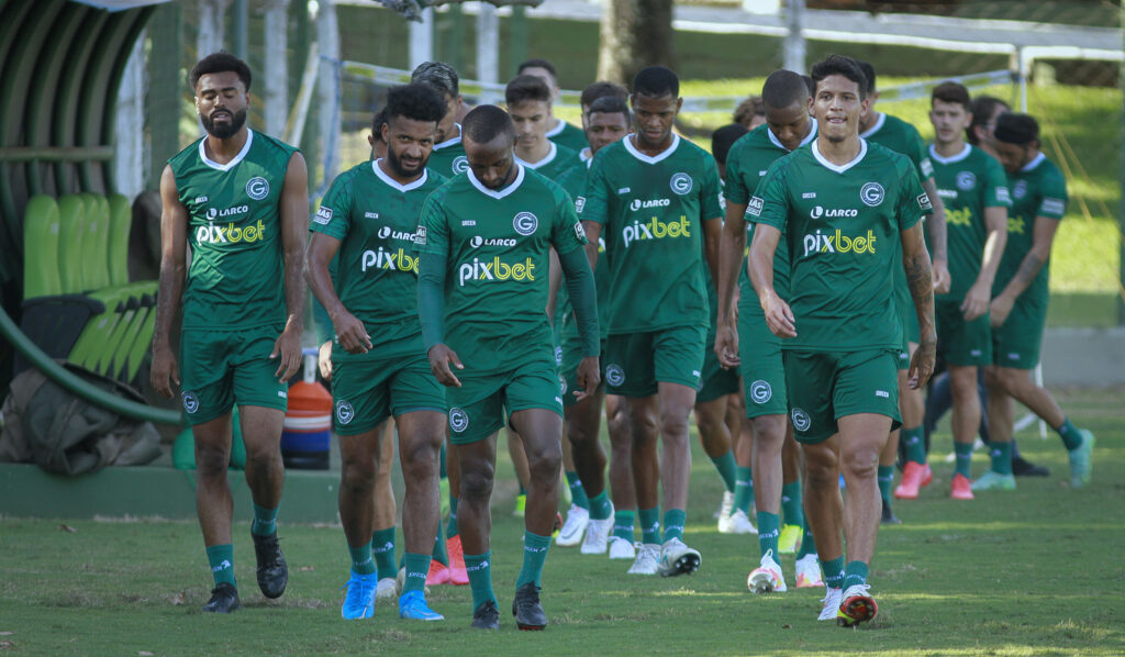 Imagem Ilustrando a Notícia: Com jogadores regularizados, Goiás visita Grêmio Anápolis no Jonas Duarte