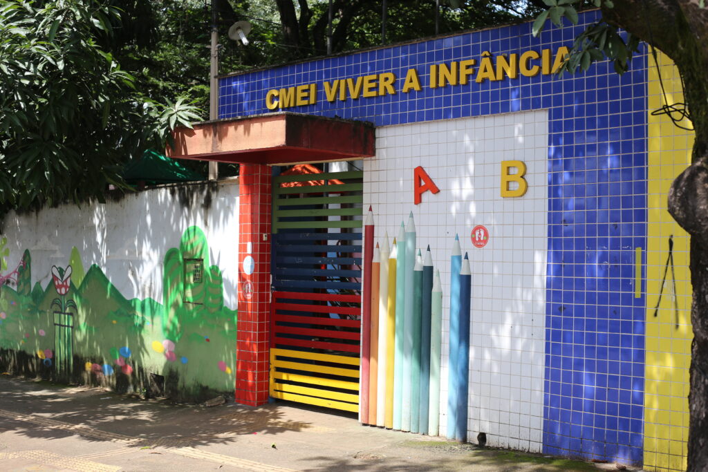 Imagem Ilustrando a Notícia: Mais de 400 famílias permanecem desamparadas com a interdição de CMEI no setor Vila Nova