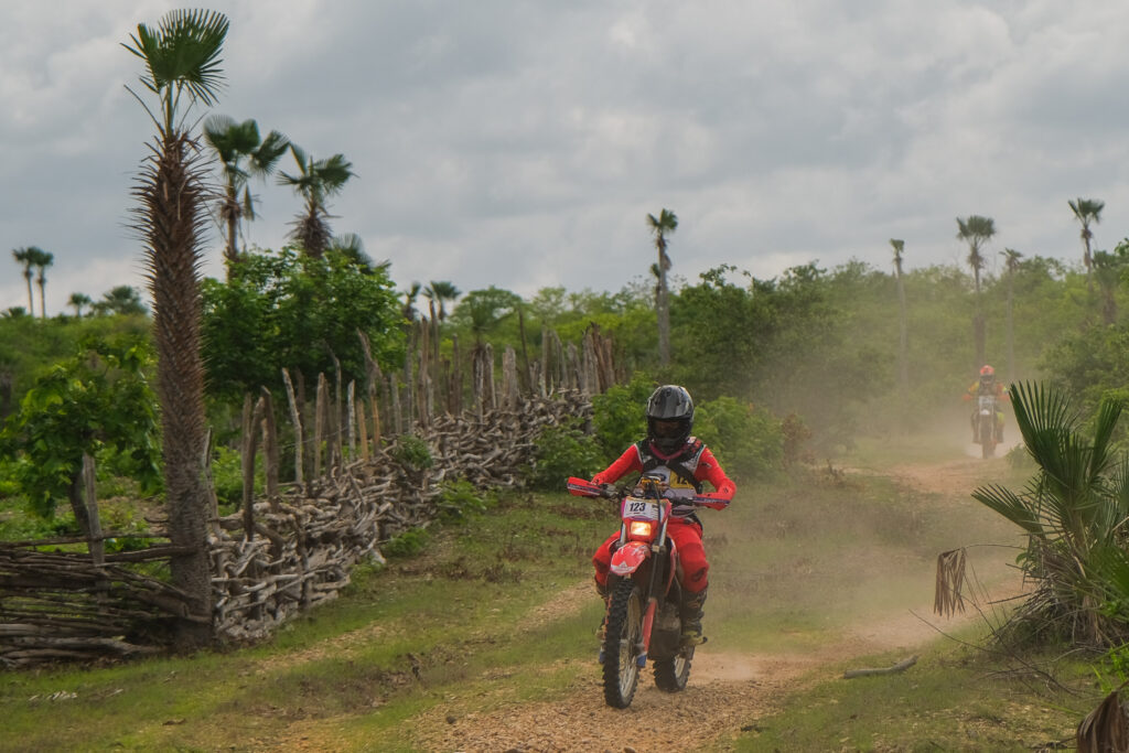 Imagem Ilustrando a Notícia: Motociclista goiana inicia temporada 2022 no Rally Cerapió