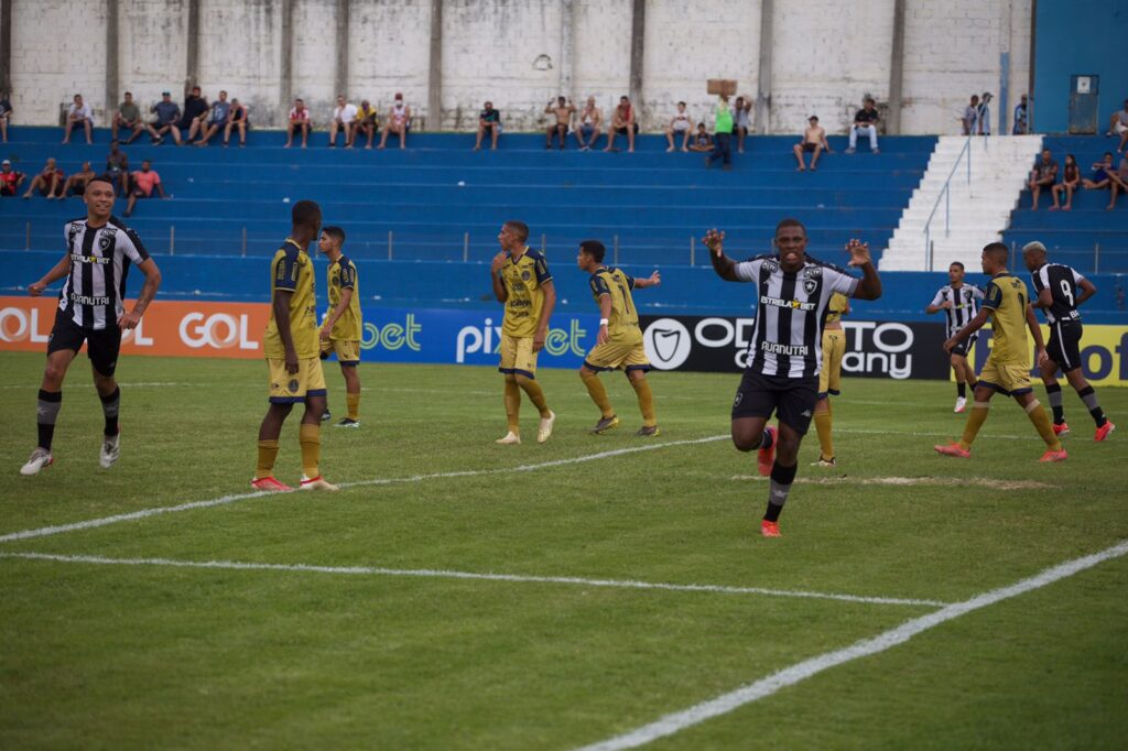 Imagem Ilustrando a Notícia: Aparecidense é derrotada pelo Botafogo na estreia da Copinha