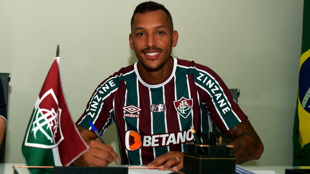 Imagem Ilustrando a Notícia: Após fim de vínculo com Goiás, David Duarte é apresentado como mais novo reforço do Fluminense