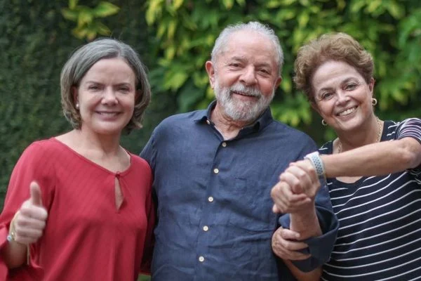 Imagem Ilustrando a Notícia: Dilma não será candidata nas próximas eleições, mas fará parte da campanha de Lula