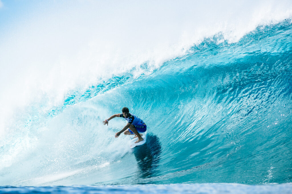 Imagem Ilustrando a Notícia: No Havaí, surfistas brasileiros começam bem a temporada 2022 no Billabong Pro Pipeline