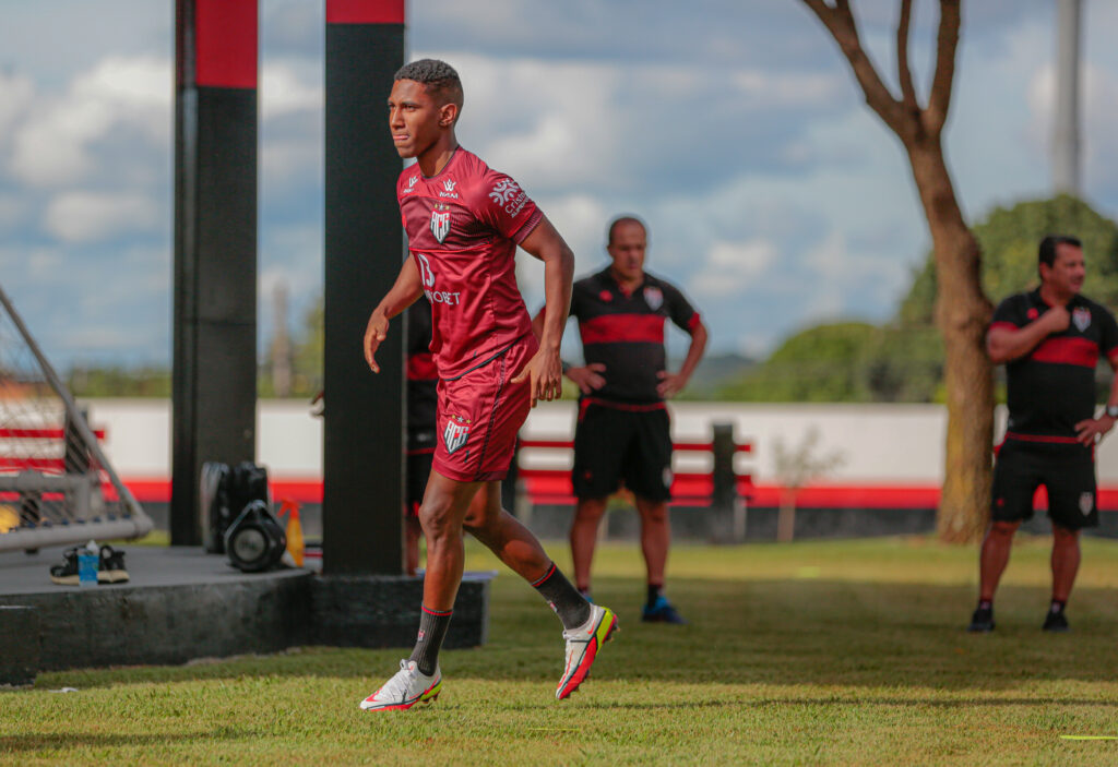 Imagem Ilustrando a Notícia: De volta ao Atlético, Luan Sales diz que empréstimo ao Flamengo serviu para lhe dar confiança