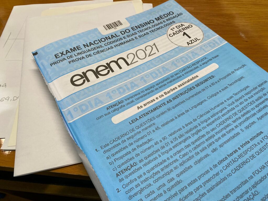 Imagem Ilustrando a Notícia: Estudantes que solicitam reaplicação de provas do Enem já podem consultar cartão de confirmação
