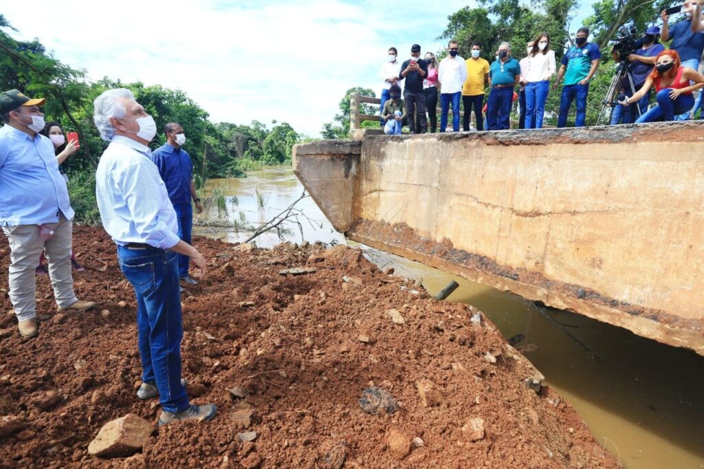 Imagem Ilustrando a Notícia: Caiado retorna a Goiânia após vistoria da obra de ponte que liga Santa Tereza de Goiás a Formoso
