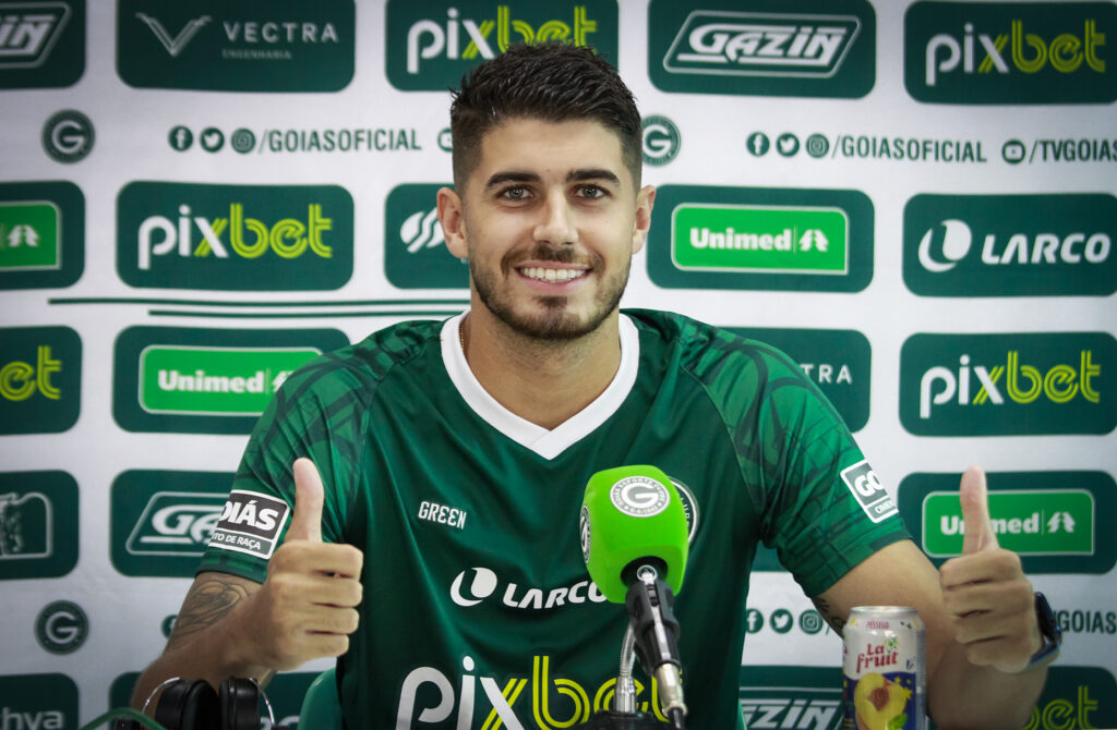 Imagem Ilustrando a Notícia: Pedro Raúl revela desejo de jogar no Goiás após proposta: “Minha vontade era jogar aqui”