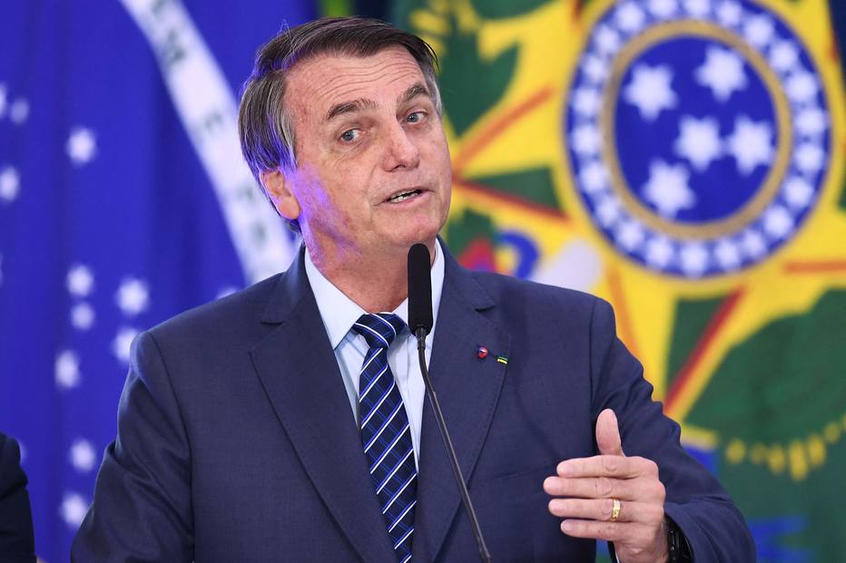 Imagem Ilustrando a Notícia: ‘Parlamentar está muito bem atendido’, diz Bolsonaro sobre orçamento secreto