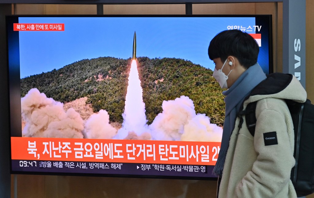 Imagem Ilustrando a Notícia: Coreia do Norte lança dois novos “mísseis balísticos de curto alcance” para testes de armas