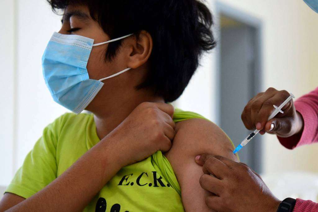 Imagem Ilustrando a Notícia: AGU afirma que mais de 57 mil jovens e crianças foram vacinados irregularmente contra a Covid-19
