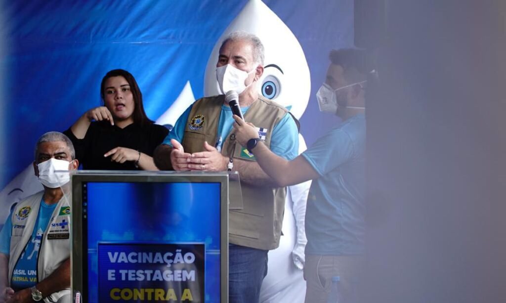 Imagem Ilustrando a Notícia: Queiroga afirma que objetivo não é obrigar, mas convencer as pessoas a tomarem vacina