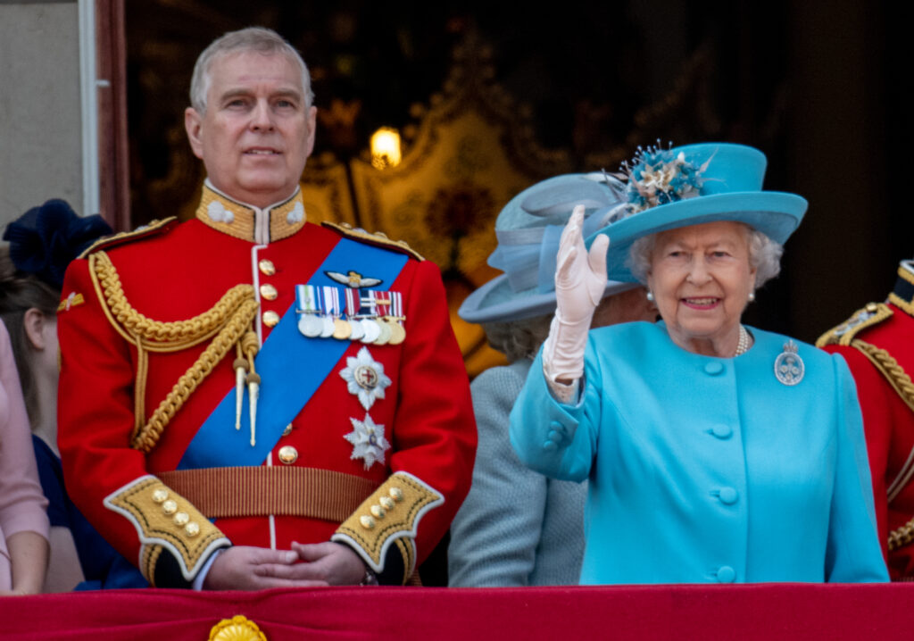Imagem Ilustrando a Notícia: Família real: príncipe Andrew renuncia títulos militares após acusação de abuso sexual