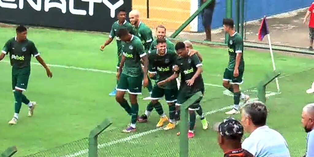 Imagem Ilustrando a Notícia: Sem sustos, Goiás vence Iape por 2 a 0 na estreia da Copa São Paulo de Futebol Júnior