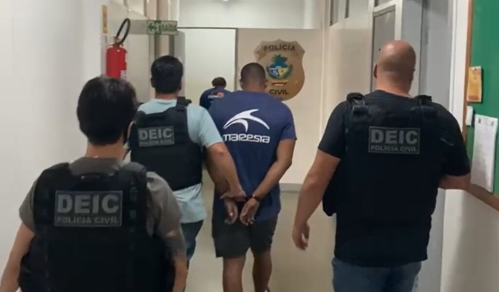 Imagem Ilustrando a Notícia: PC prende suspeito de espancar cabeleireiro até a morte após roubar seu celular, em Goiânia