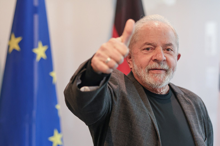 Imagem Ilustrando a Notícia: Alerta fake news: vídeo em que Lula diz que “demônio está tomando conta de seu corpo” é falso