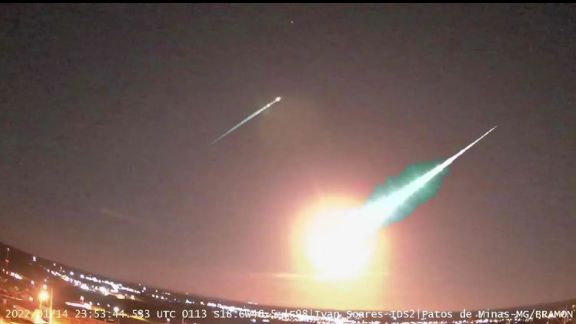 Imagem Ilustrando a Notícia: Queda de meteoro em Minas Gerais provoca estrondo e tremor de terra; veja vídeo