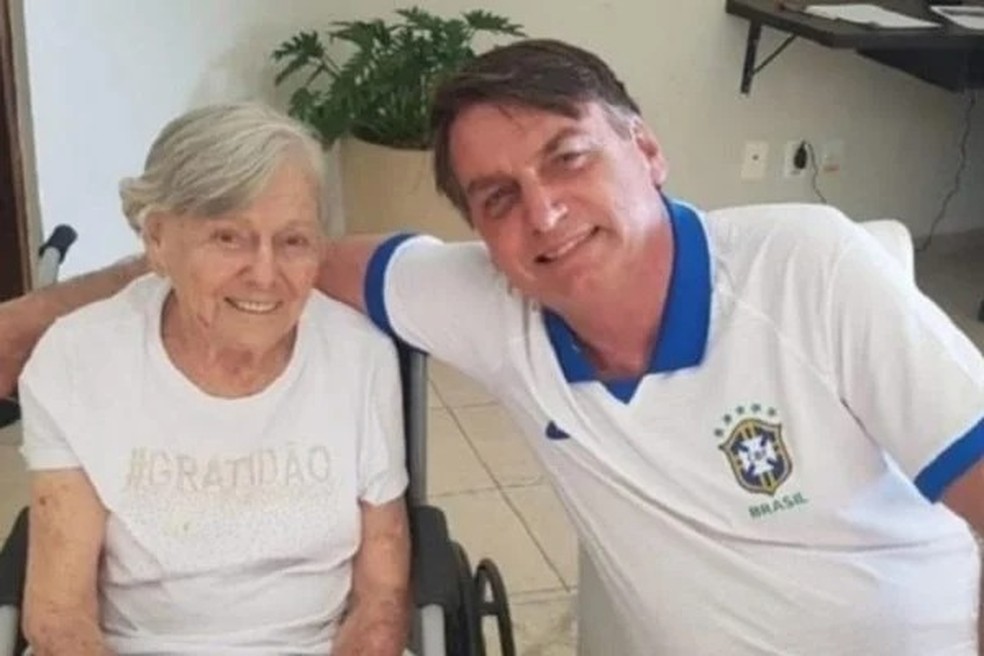 Imagem Ilustrando a Notícia: Olinda Bolsonaro, mãe do presidente, morre aos 94 anos no interior de São Paulo