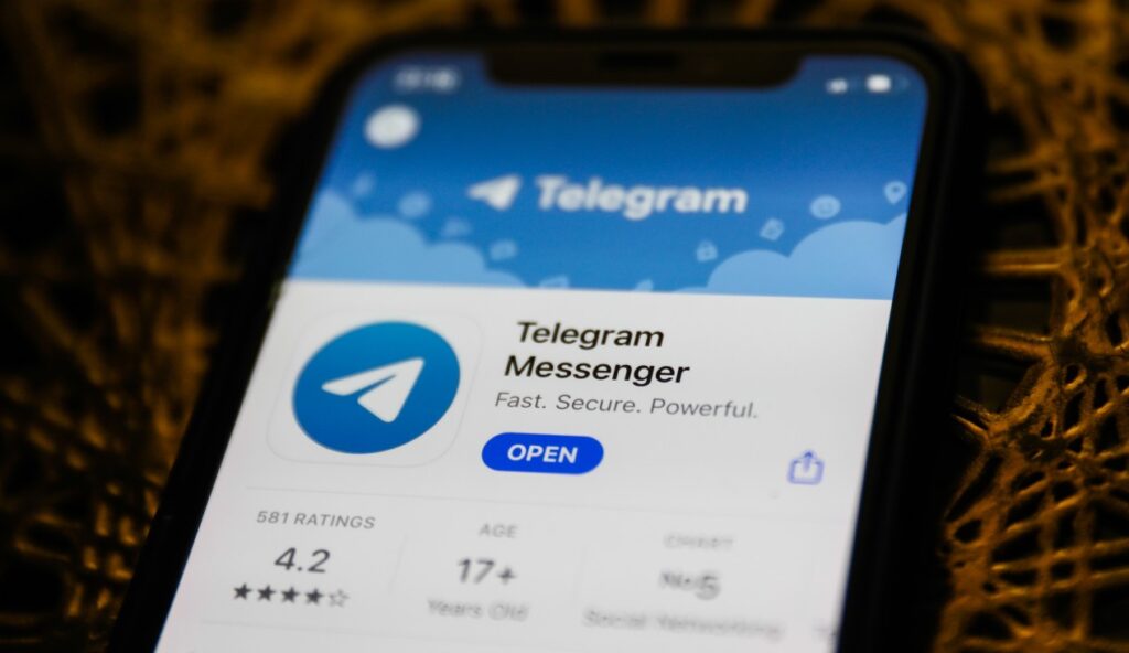 Imagem Ilustrando a Notícia: Combate às fake news: TSE estuda banir aplicativo Telegram durante o período eleitoral