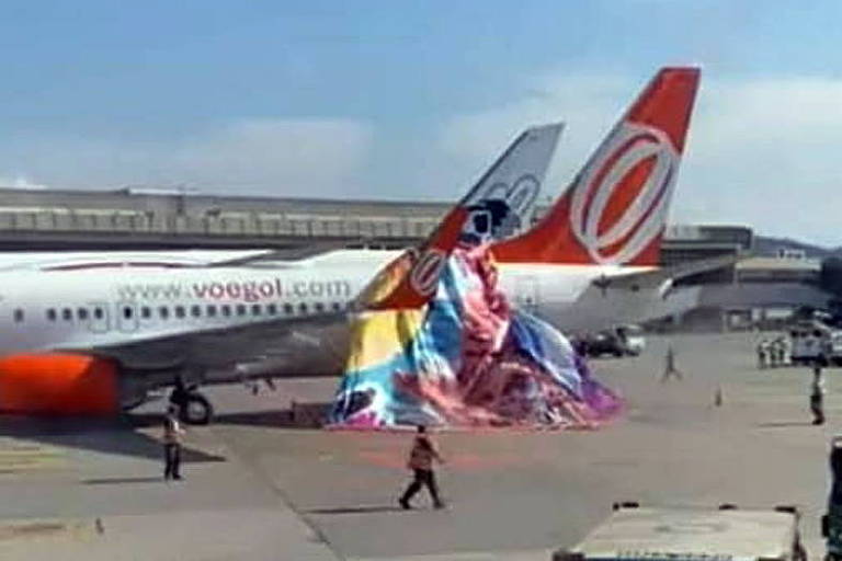 Imagem Ilustrando a Notícia: Confira o vídeo do momento que um balão cai sobre avião no aeroporto de Guarulhos (SP)