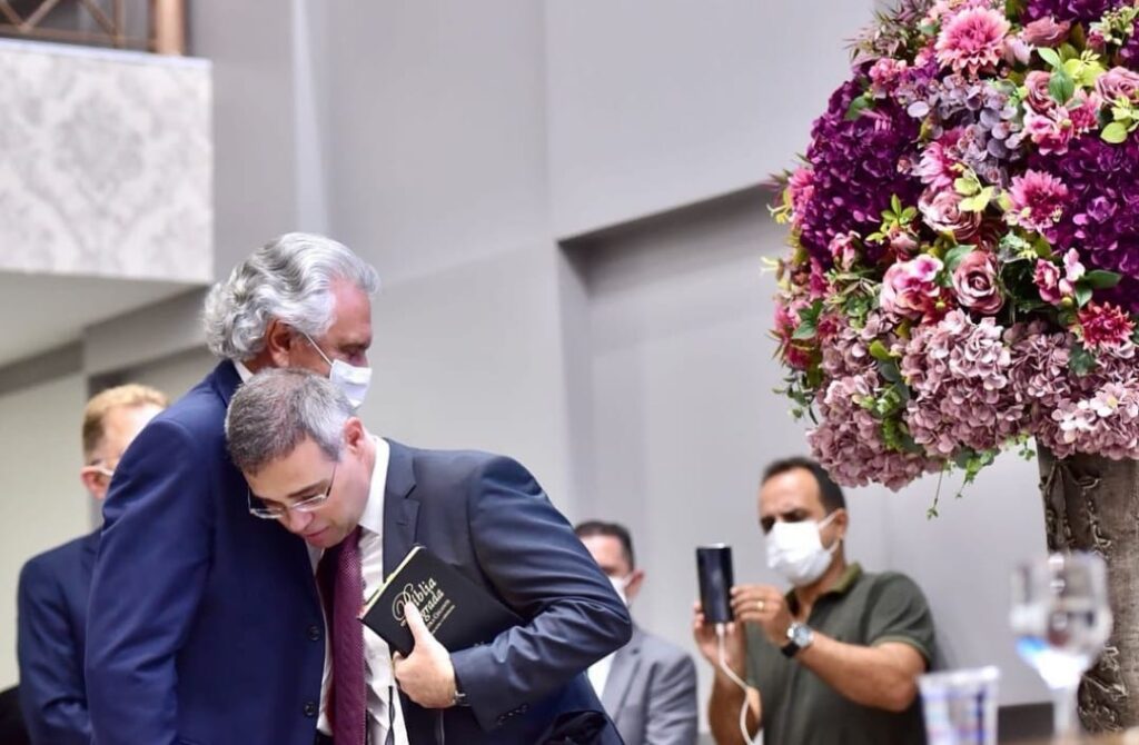 Imagem Ilustrando a Notícia: Ronaldo Caiado e Gustavo Mendanha intensificam disputa pelo eleitorado evangélico