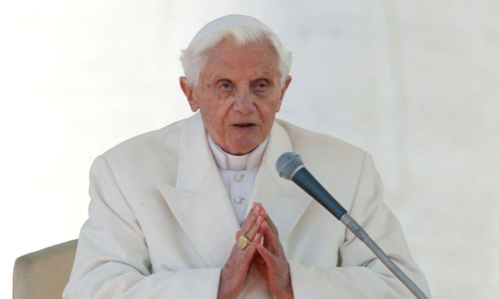 Imagem Ilustrando a Notícia: Ex-Papa Bento XVI admite que errou ao lidar com denúncias de abuso dentro da arquidiocese