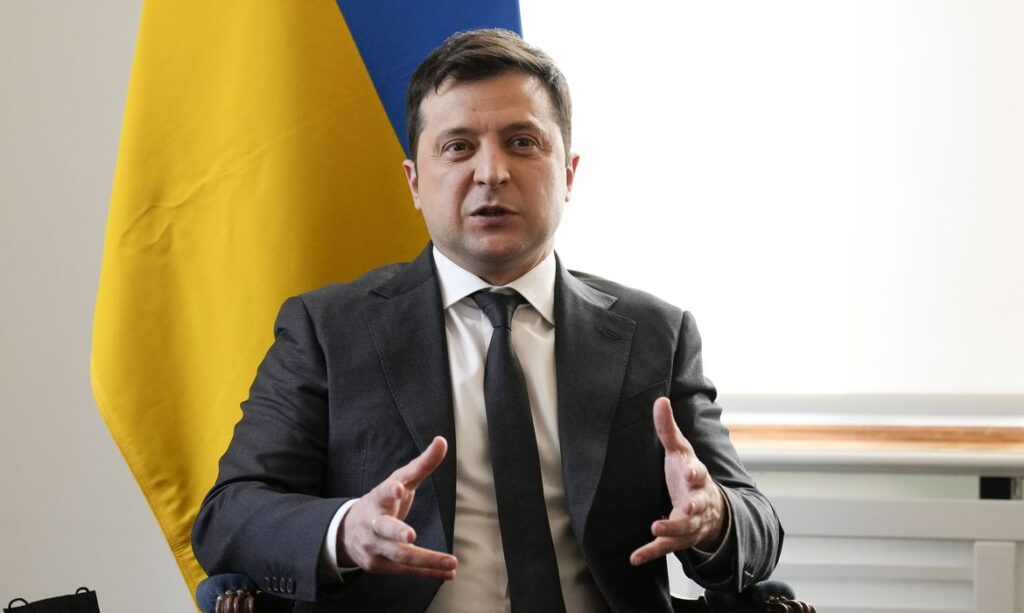 Imagem Ilustrando a Notícia: Presidente da Ucrânia volta a incentivar o armamento de seus cidadãos; entenda o motivo