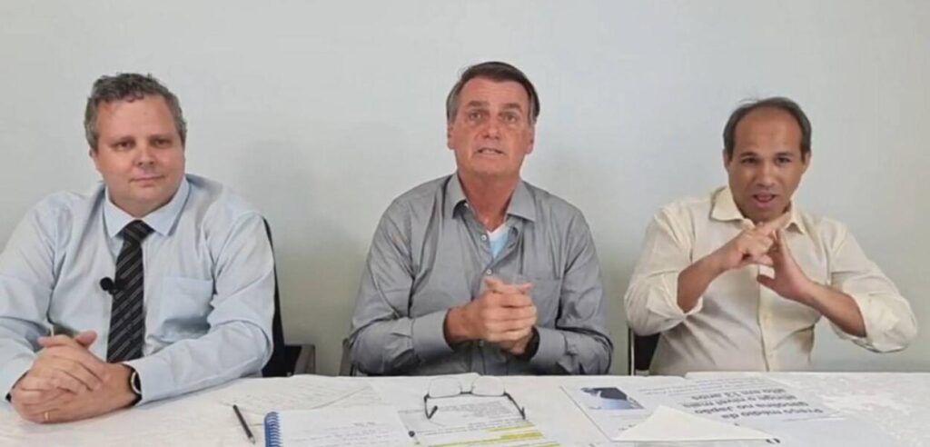 Imagem Ilustrando a Notícia: Entenda por que o termo “pau de arara” usado por Bolsonaro ofende o povo nordestino