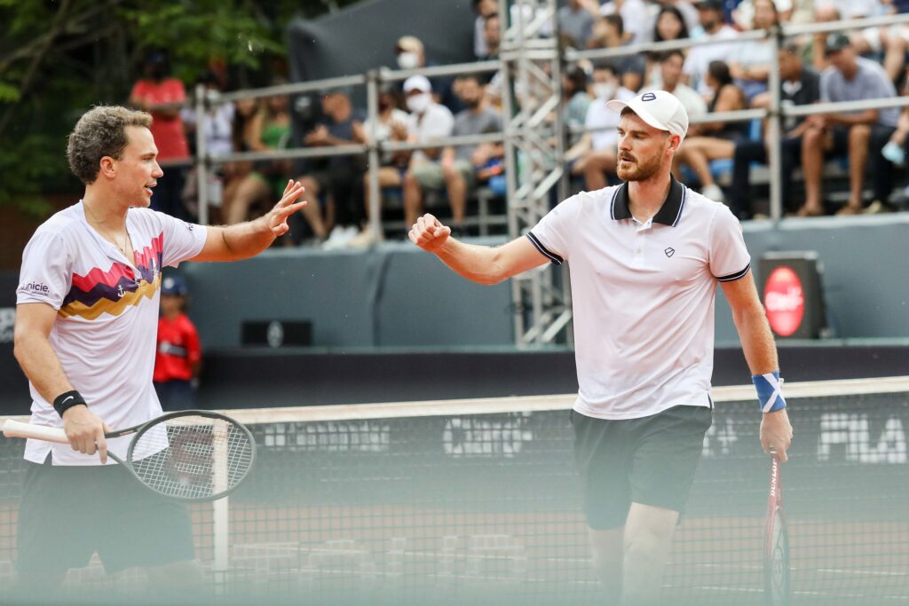 Imagem Ilustrando a Notícia: Bruno Soares e Jamie Murray vencem favoritos e disputam final inédita no Rio Open