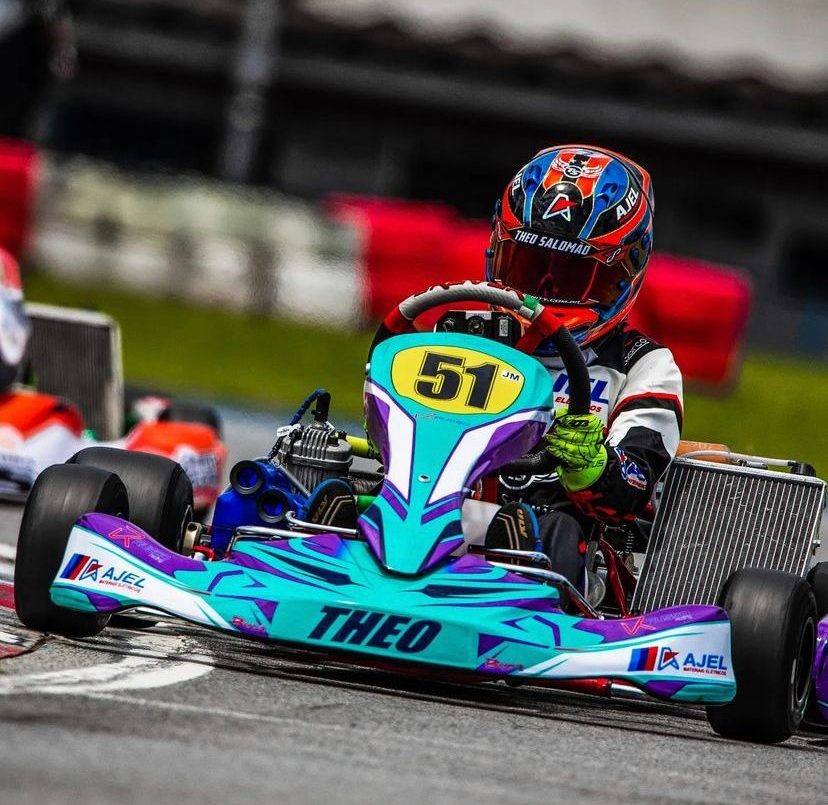 Imagem Ilustrando a Notícia: Theo Salomão conquistou sua primeira vitória na Júnior Menor e lidera o Campeonato Goiano de Kart