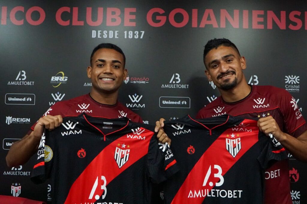 Imagem Ilustrando a Notícia: Atlético Goianiense apresenta mais dois jogadores