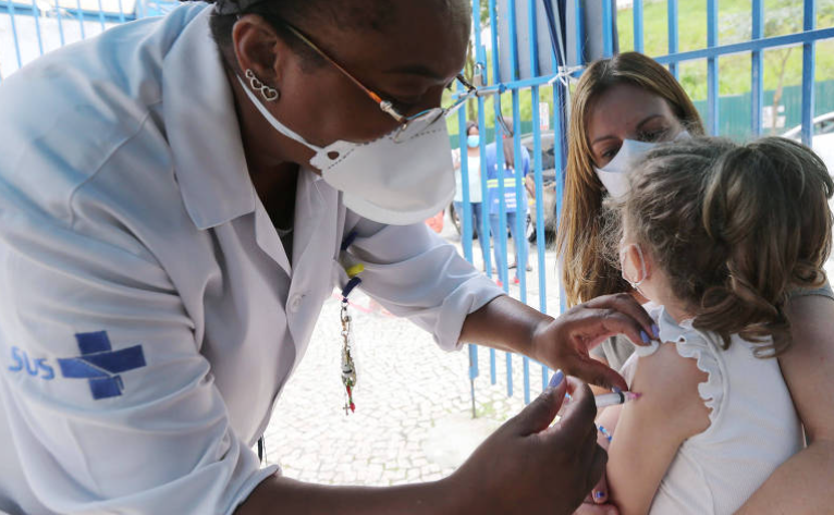 Imagem Ilustrando a Notícia: Somente 16% das crianças foram vacinadas no Brasil; o país é um dos mais lentos na américa latina