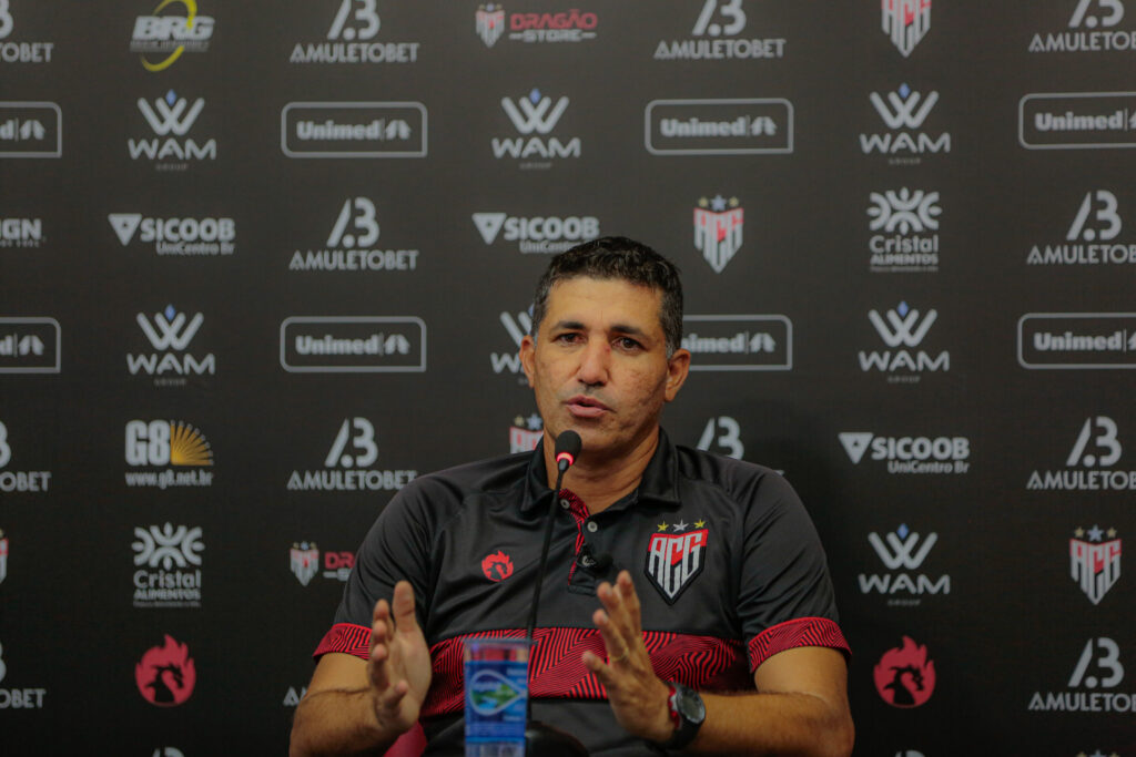 Imagem Ilustrando a Notícia: Eduardo Souza reconhece dificuldades do Atlético Goianiense contra o Goiatuba