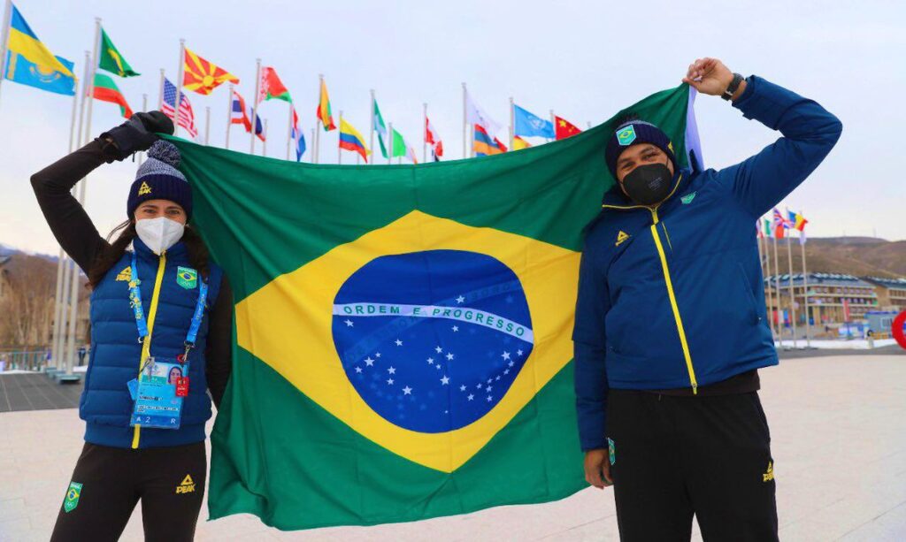 Imagem Ilustrando a Notícia: Jaqueline Mourão e Bendilatti serão porta-bandeiras do Brasil nas Olimpíadas de Inverno
