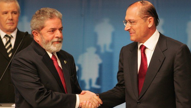 Imagem Ilustrando a Notícia: Lula defende chapa com Alckmin para disputar eleições