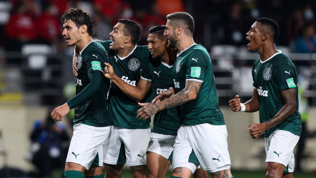 Imagem Ilustrando a Notícia: Com gols de Raphael Veiga e Dudu, Palmeiras derrota o Al-Ahly e vai à final do Mundial de Clubes